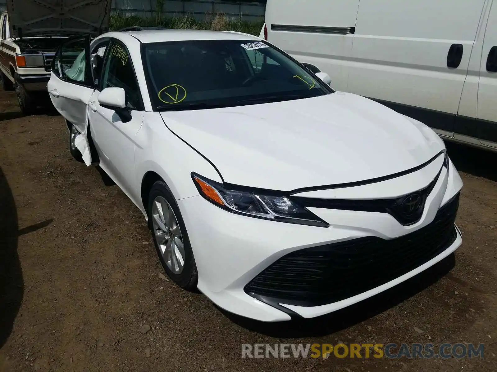 1 Photograph of a damaged car 4T1C11AK5LU948399 TOYOTA CAMRY 2020