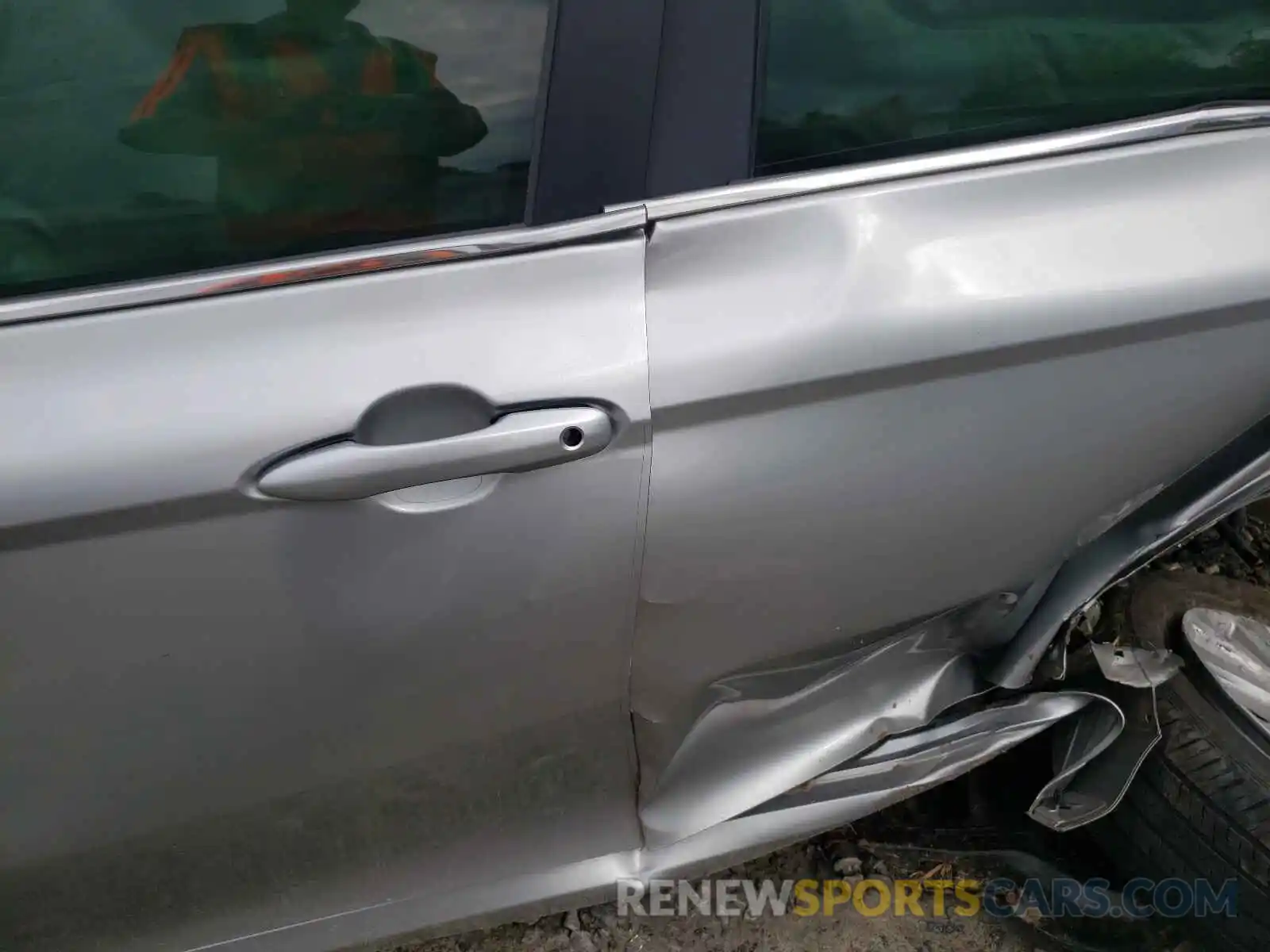 10 Photograph of a damaged car 4T1C11AK5LU957829 TOYOTA CAMRY 2020