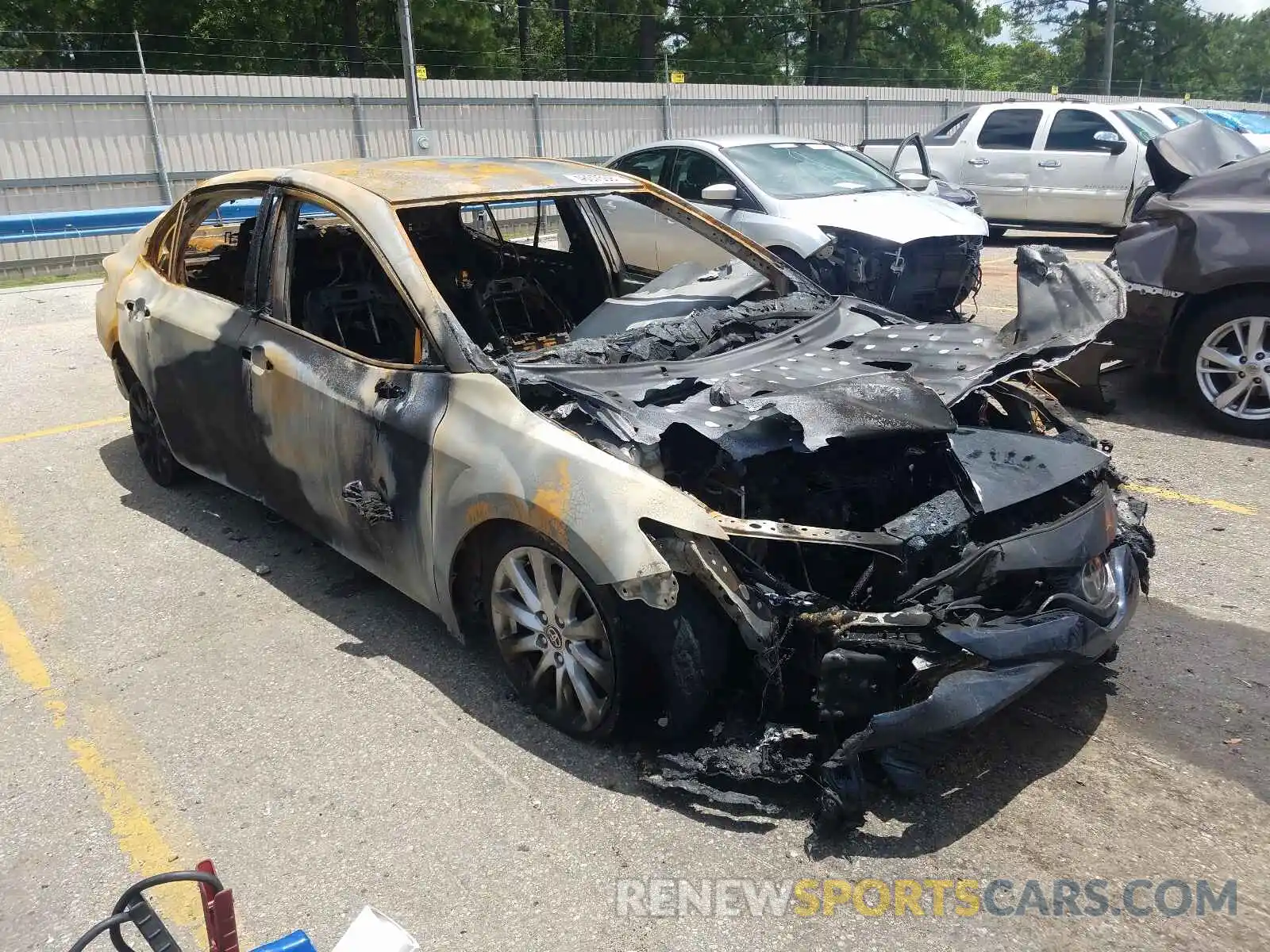 1 Photograph of a damaged car 4T1C11AK5LU960584 TOYOTA CAMRY 2020