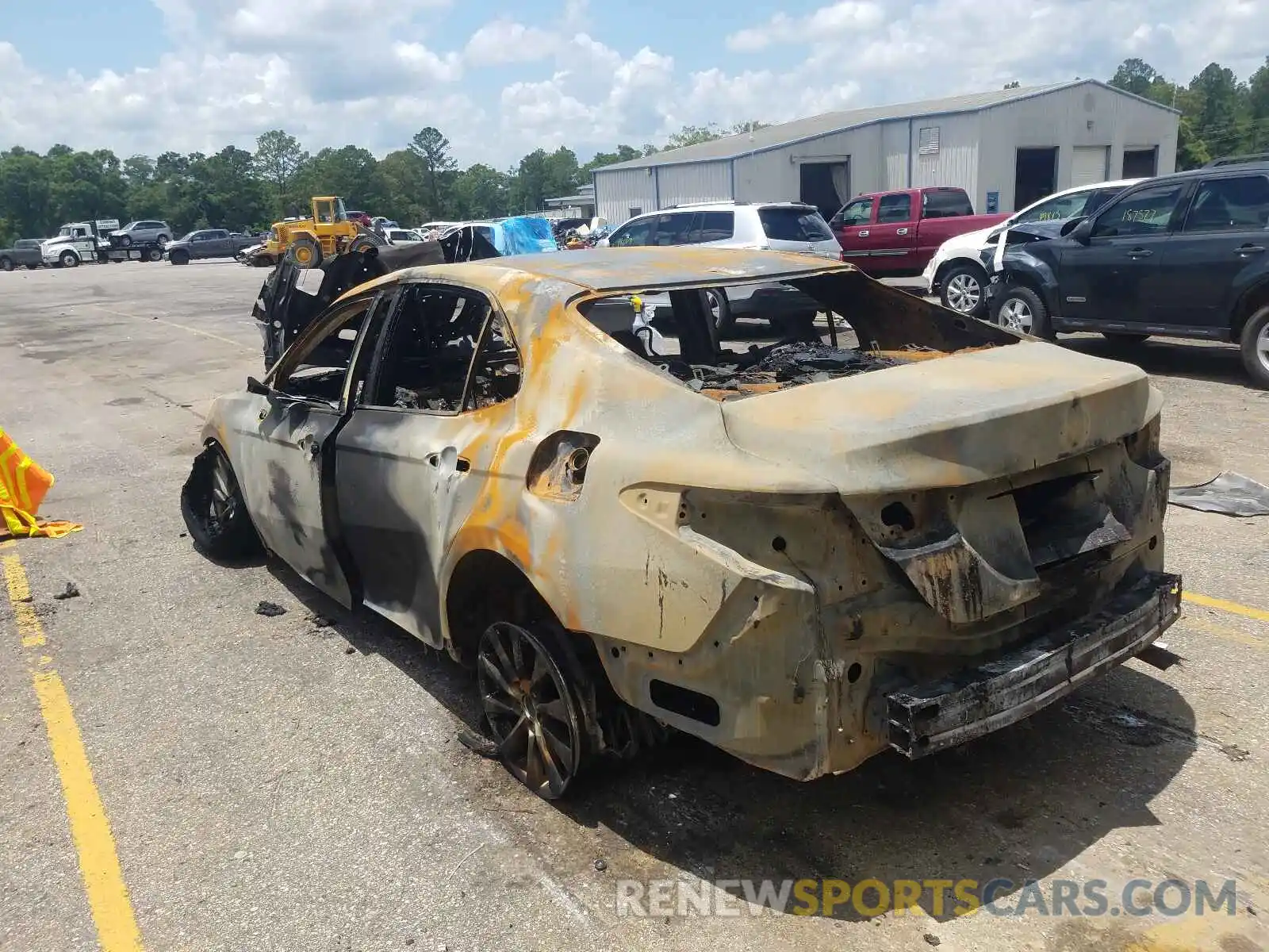 3 Photograph of a damaged car 4T1C11AK5LU960584 TOYOTA CAMRY 2020