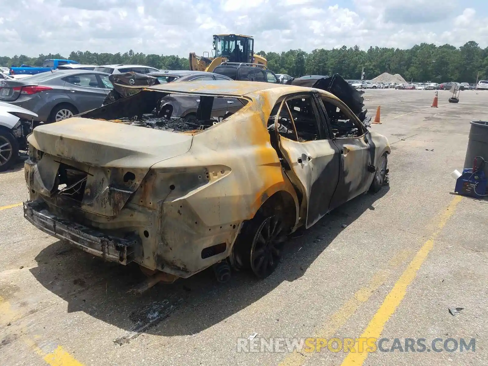 4 Photograph of a damaged car 4T1C11AK5LU960584 TOYOTA CAMRY 2020