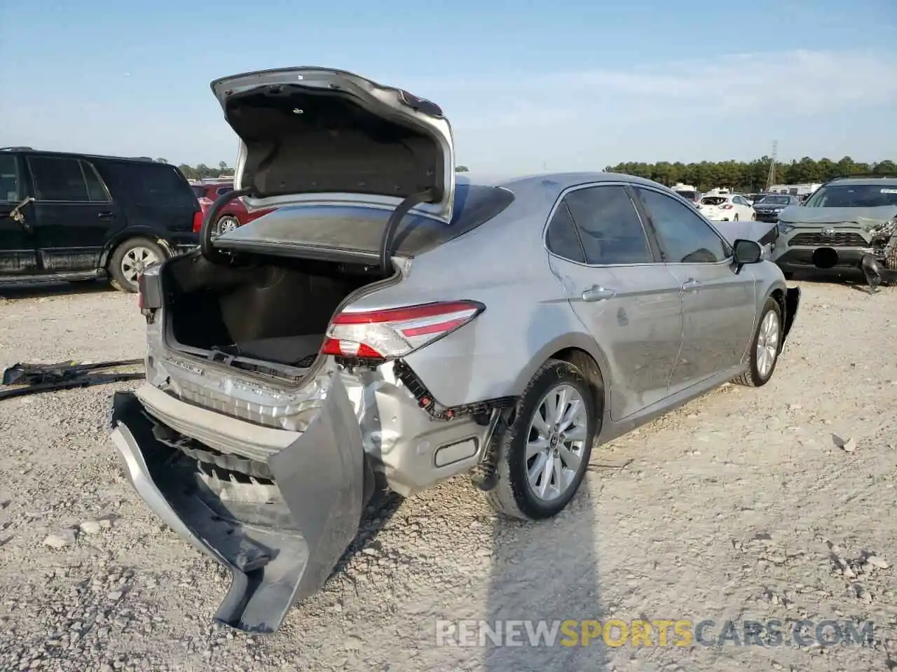 4 Photograph of a damaged car 4T1C11AK5LU960598 TOYOTA CAMRY 2020