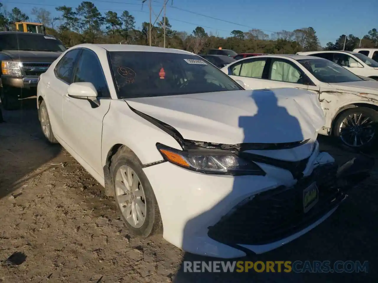 1 Photograph of a damaged car 4T1C11AK5LU962383 TOYOTA CAMRY 2020