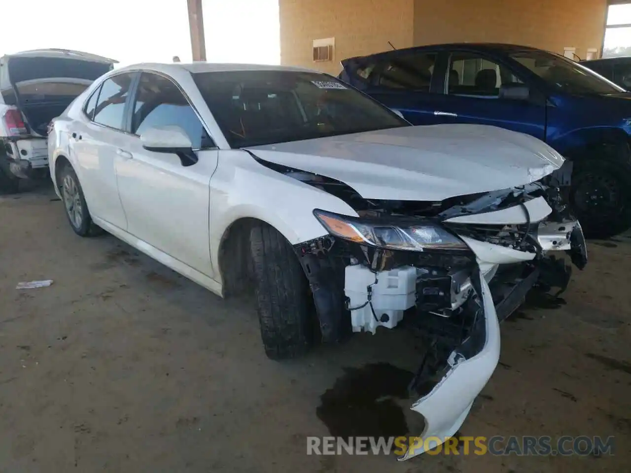 1 Photograph of a damaged car 4T1C11AK5LU974923 TOYOTA CAMRY 2020