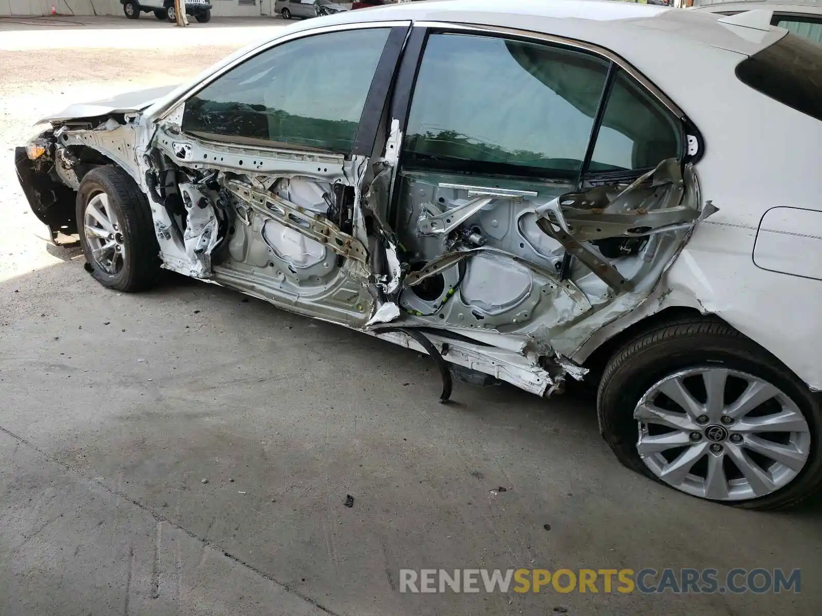 10 Photograph of a damaged car 4T1C11AK5LU976560 TOYOTA CAMRY 2020