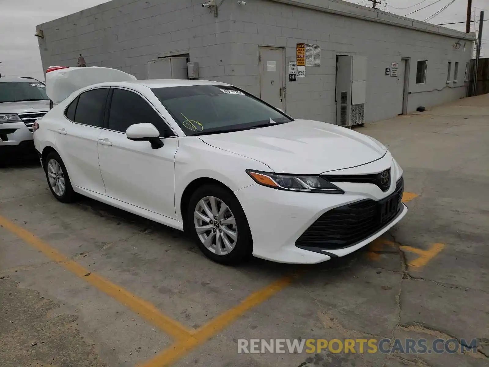 1 Photograph of a damaged car 4T1C11AK6LU320495 TOYOTA CAMRY 2020