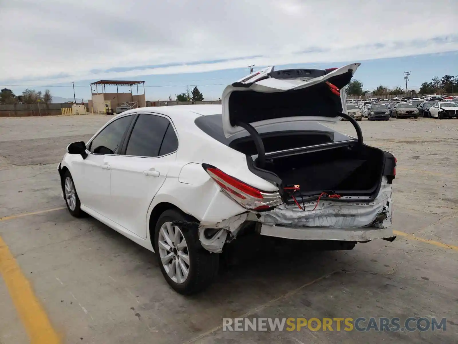 3 Photograph of a damaged car 4T1C11AK6LU320495 TOYOTA CAMRY 2020