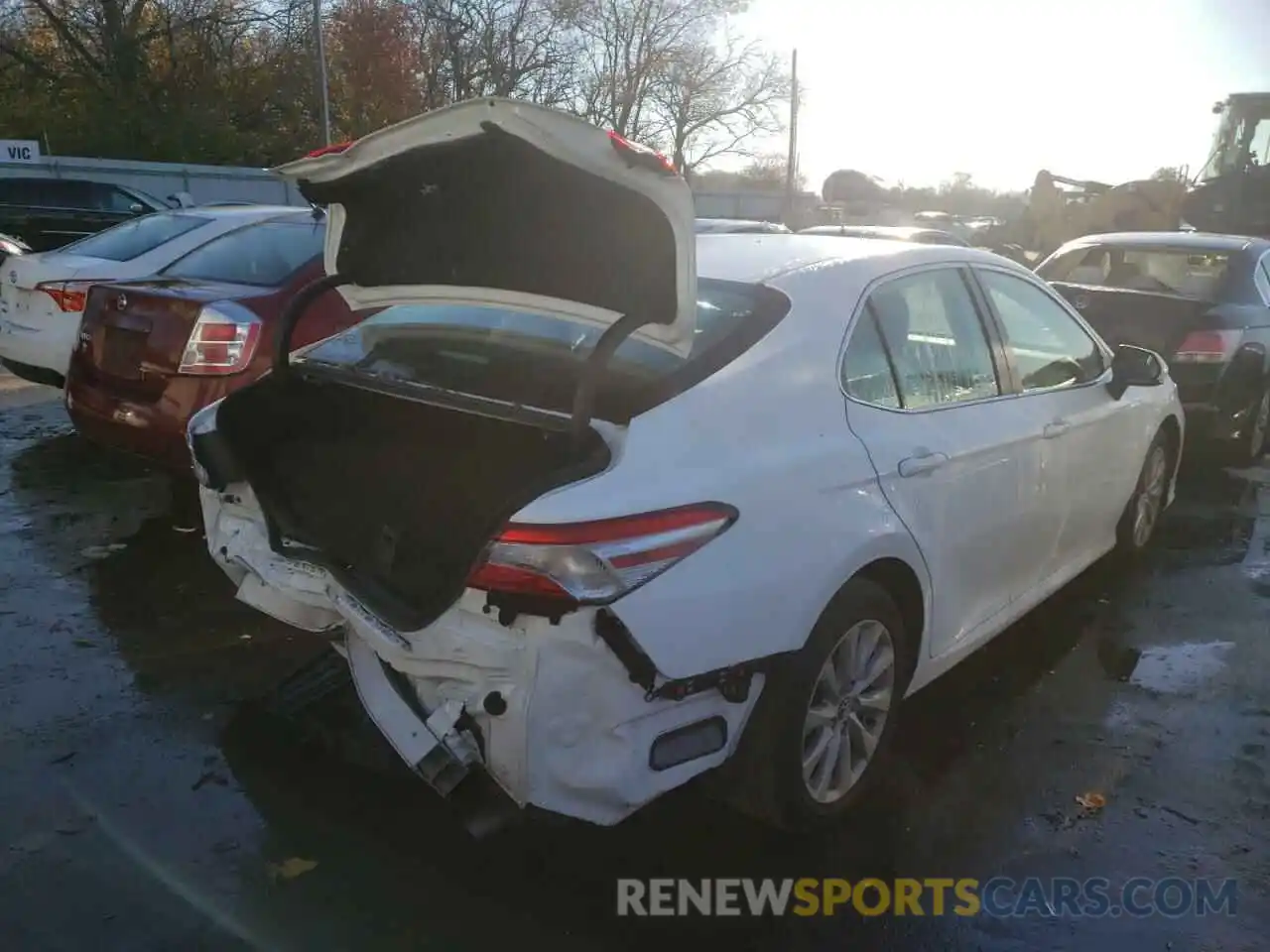 4 Photograph of a damaged car 4T1C11AK6LU332744 TOYOTA CAMRY 2020