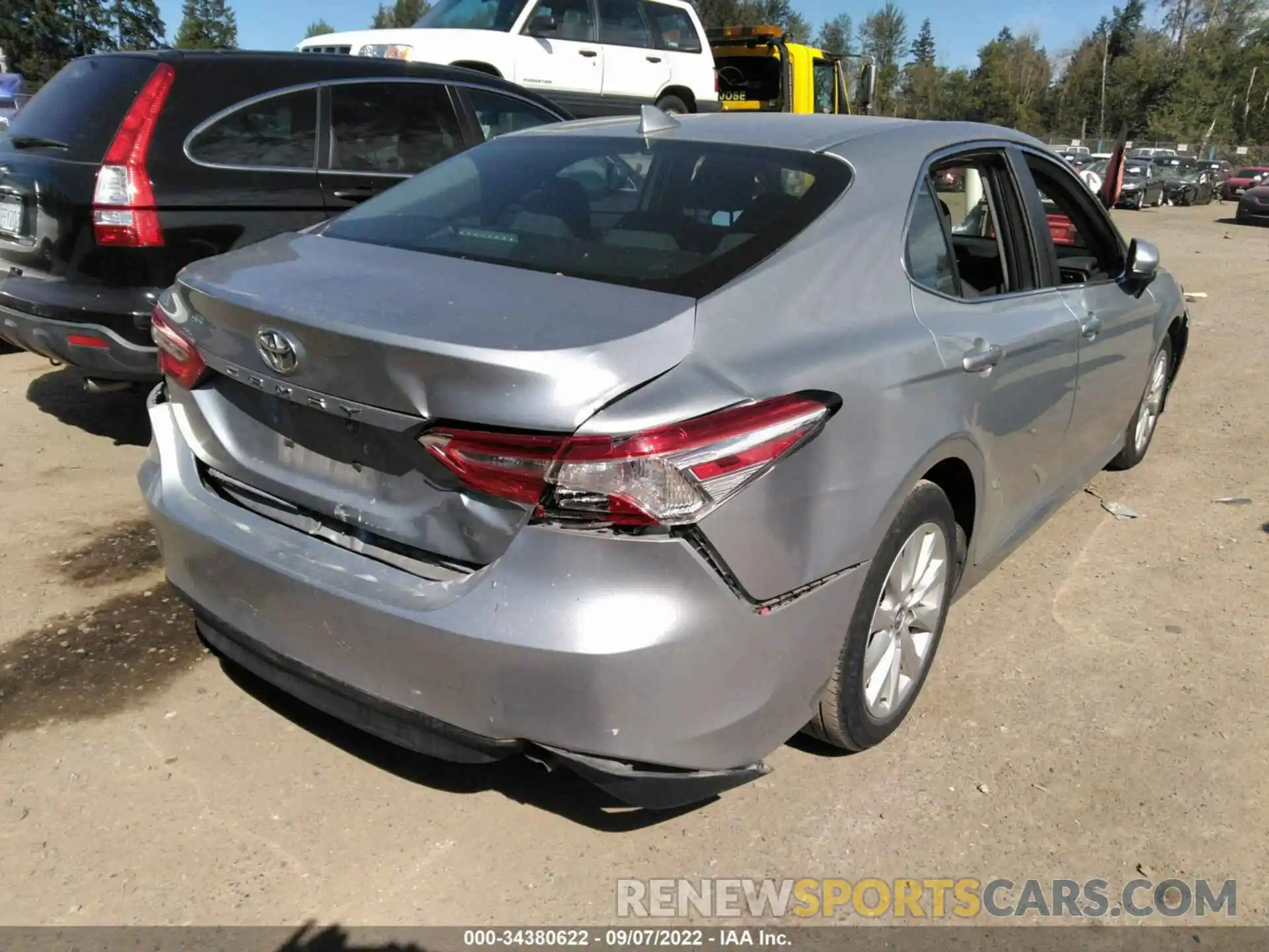 4 Photograph of a damaged car 4T1C11AK6LU340858 TOYOTA CAMRY 2020