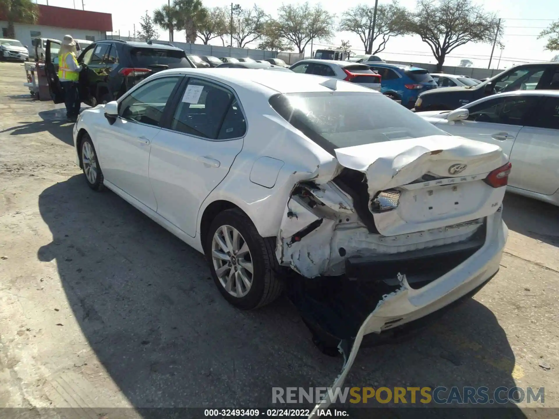 3 Photograph of a damaged car 4T1C11AK6LU342996 TOYOTA CAMRY 2020