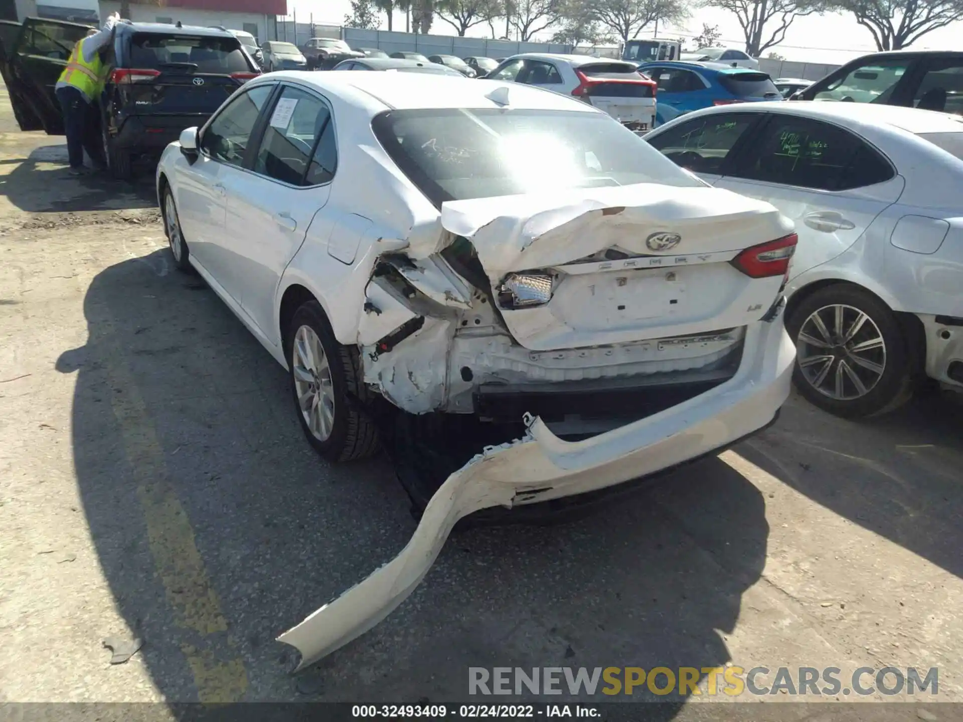 6 Photograph of a damaged car 4T1C11AK6LU342996 TOYOTA CAMRY 2020