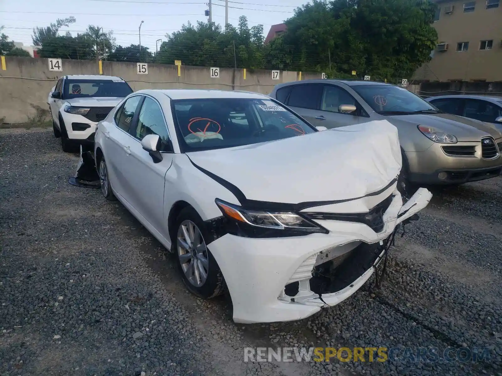 1 Photograph of a damaged car 4T1C11AK6LU357854 TOYOTA CAMRY 2020