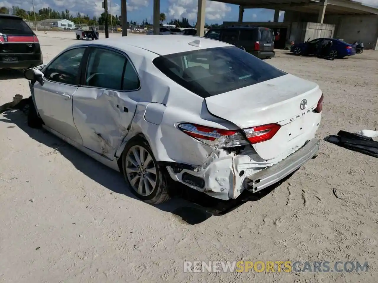 3 Photograph of a damaged car 4T1C11AK6LU366523 TOYOTA CAMRY 2020