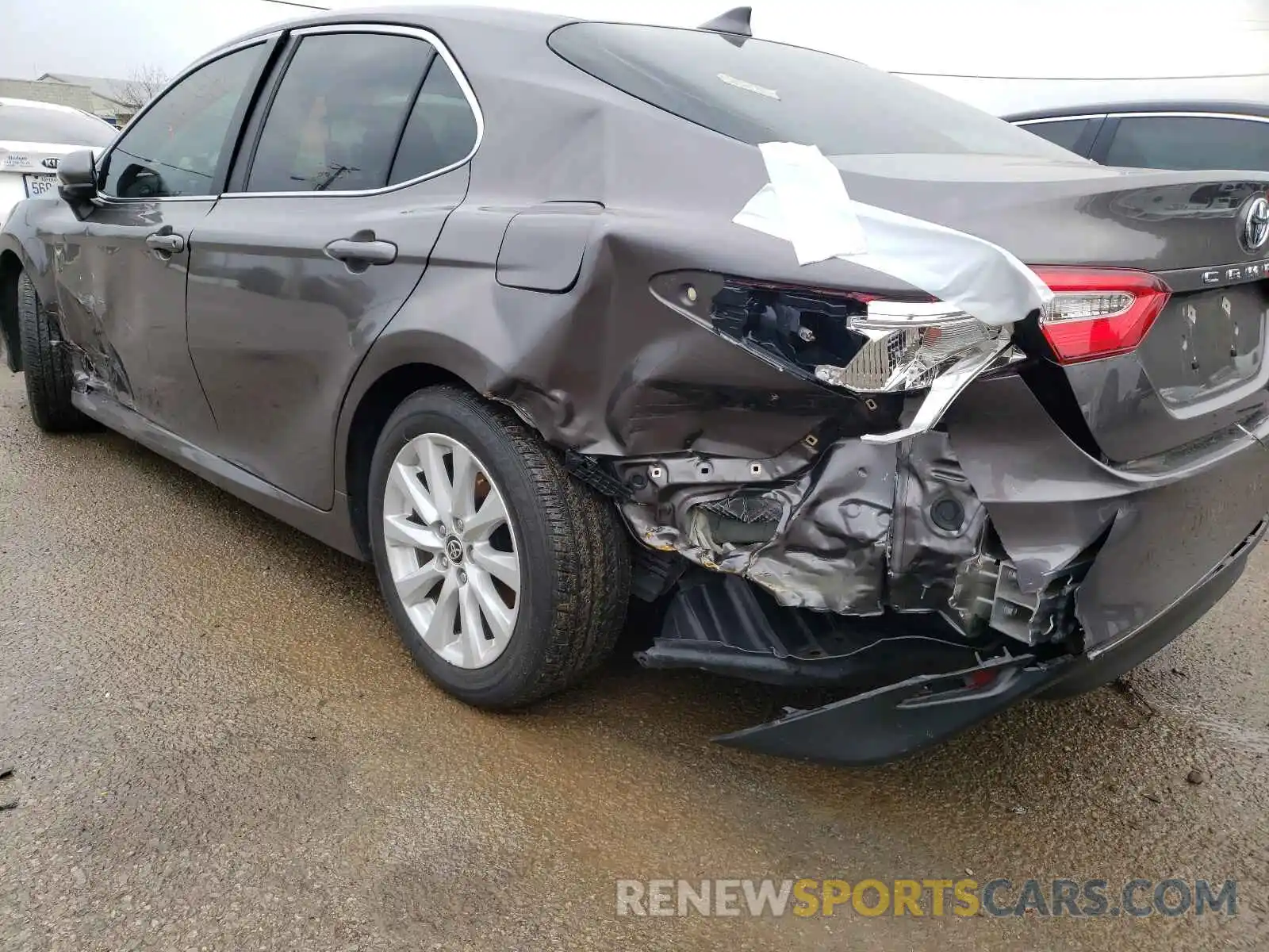 9 Photograph of a damaged car 4T1C11AK6LU369258 TOYOTA CAMRY 2020