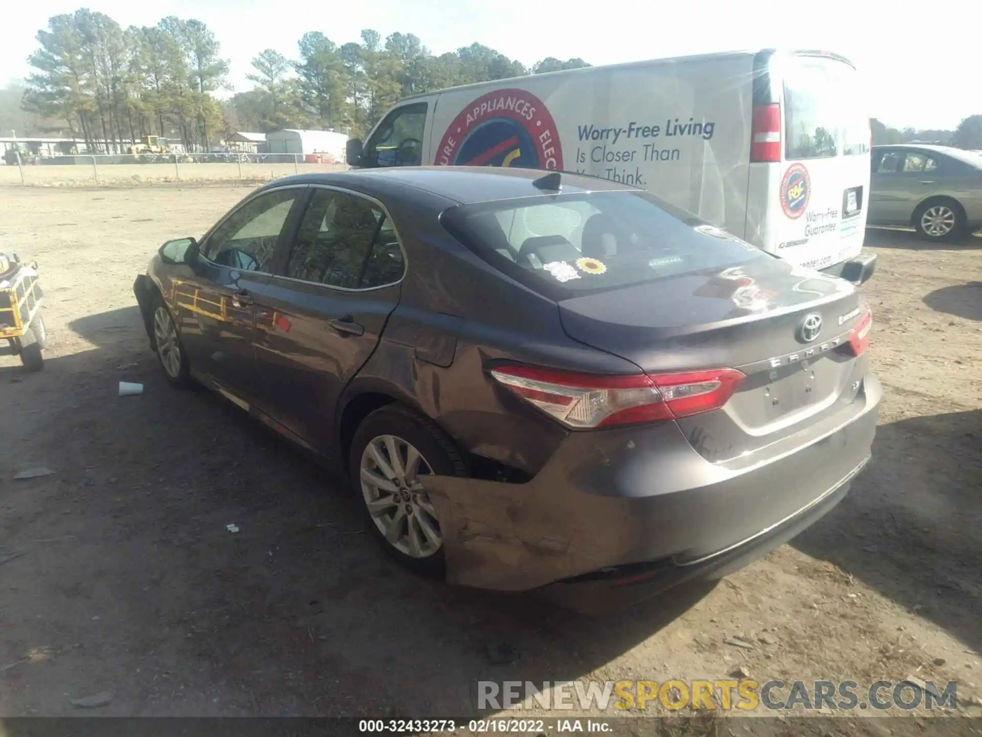 3 Photograph of a damaged car 4T1C11AK6LU394712 TOYOTA CAMRY 2020