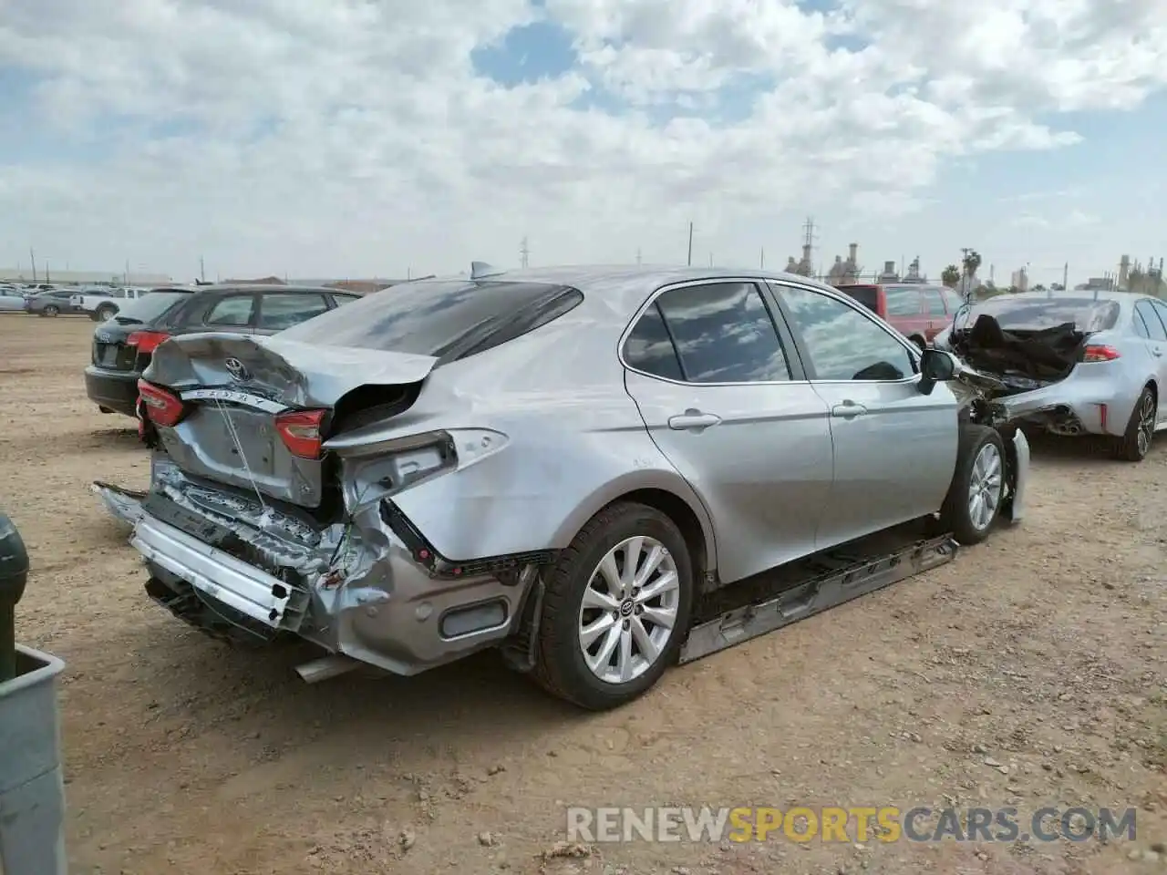 4 Photograph of a damaged car 4T1C11AK6LU859635 TOYOTA CAMRY 2020