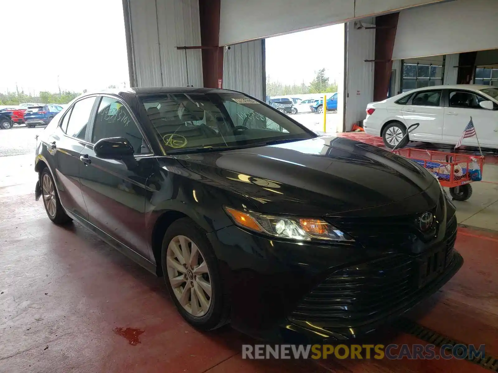 1 Photograph of a damaged car 4T1C11AK6LU870618 TOYOTA CAMRY 2020