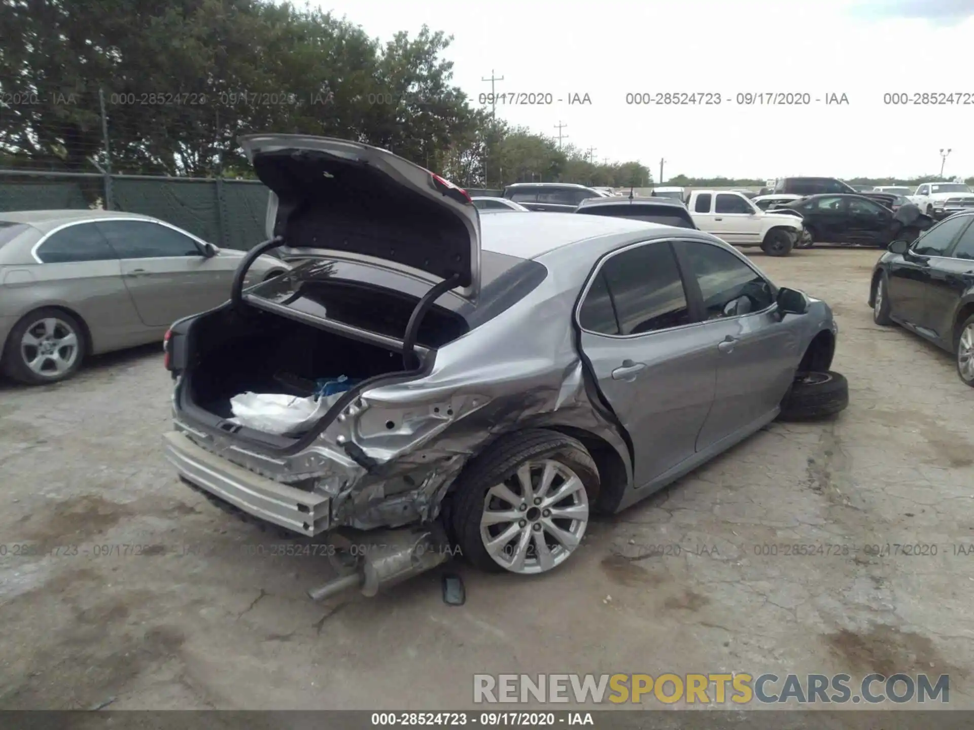 4 Photograph of a damaged car 4T1C11AK6LU875270 TOYOTA CAMRY 2020