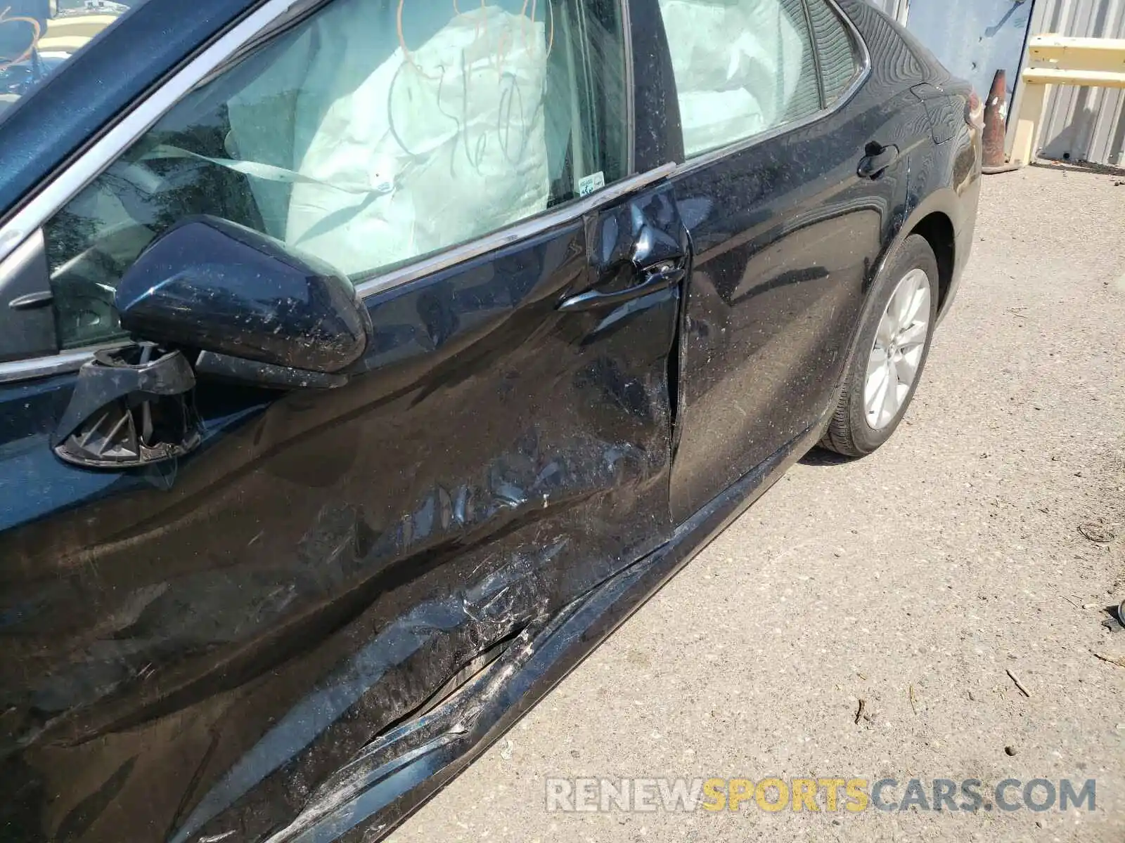9 Photograph of a damaged car 4T1C11AK6LU880520 TOYOTA CAMRY 2020