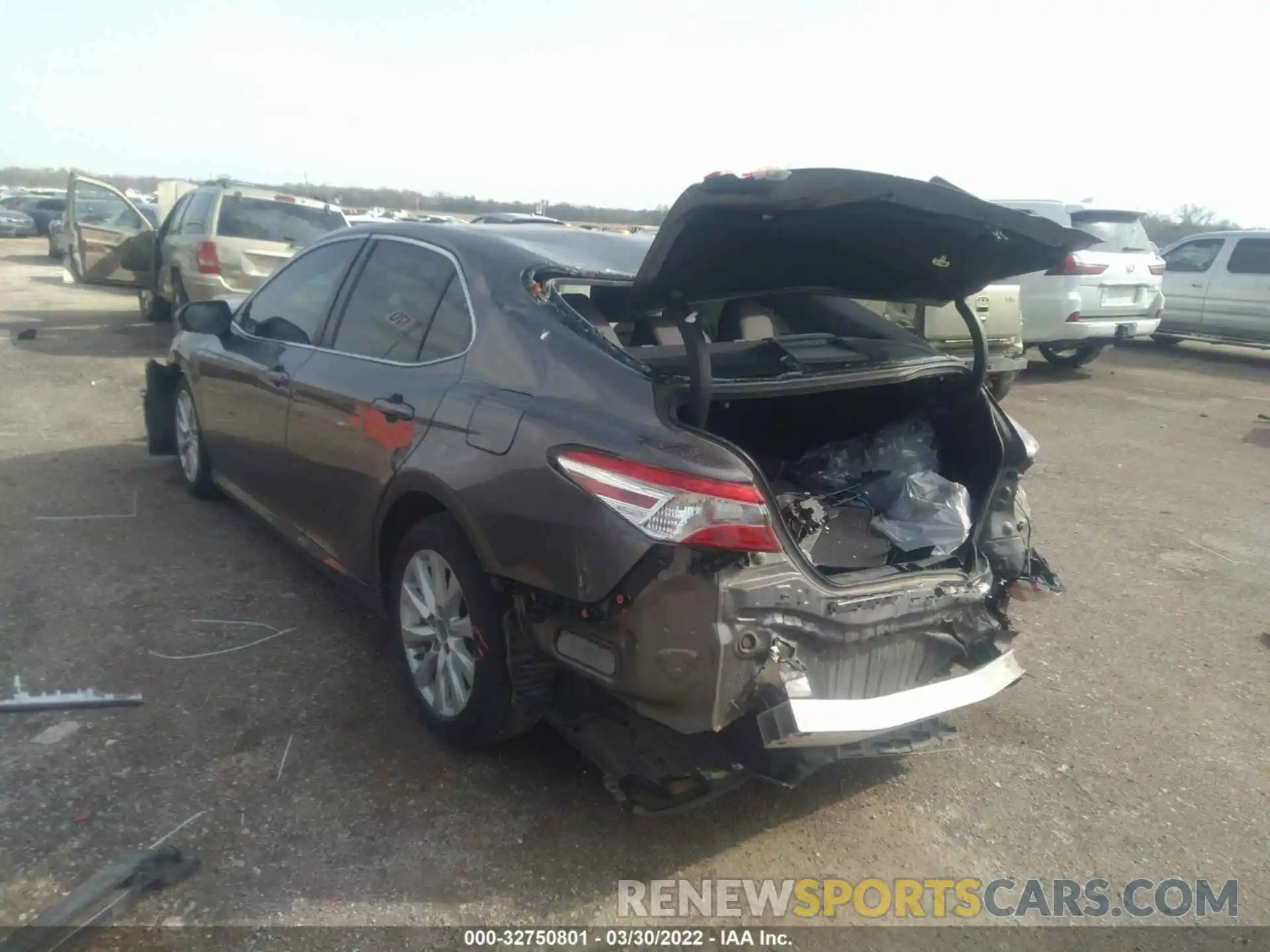 3 Photograph of a damaged car 4T1C11AK6LU883756 TOYOTA CAMRY 2020