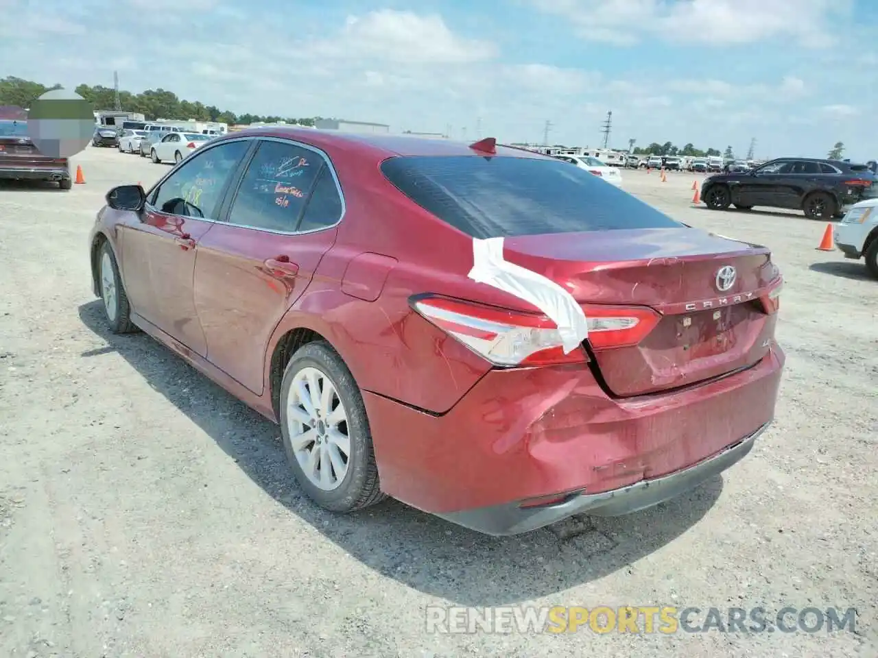 3 Photograph of a damaged car 4T1C11AK6LU886804 TOYOTA CAMRY 2020