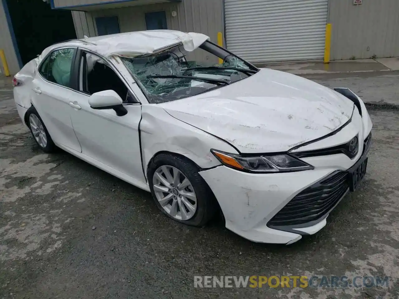 1 Photograph of a damaged car 4T1C11AK6LU895079 TOYOTA CAMRY 2020