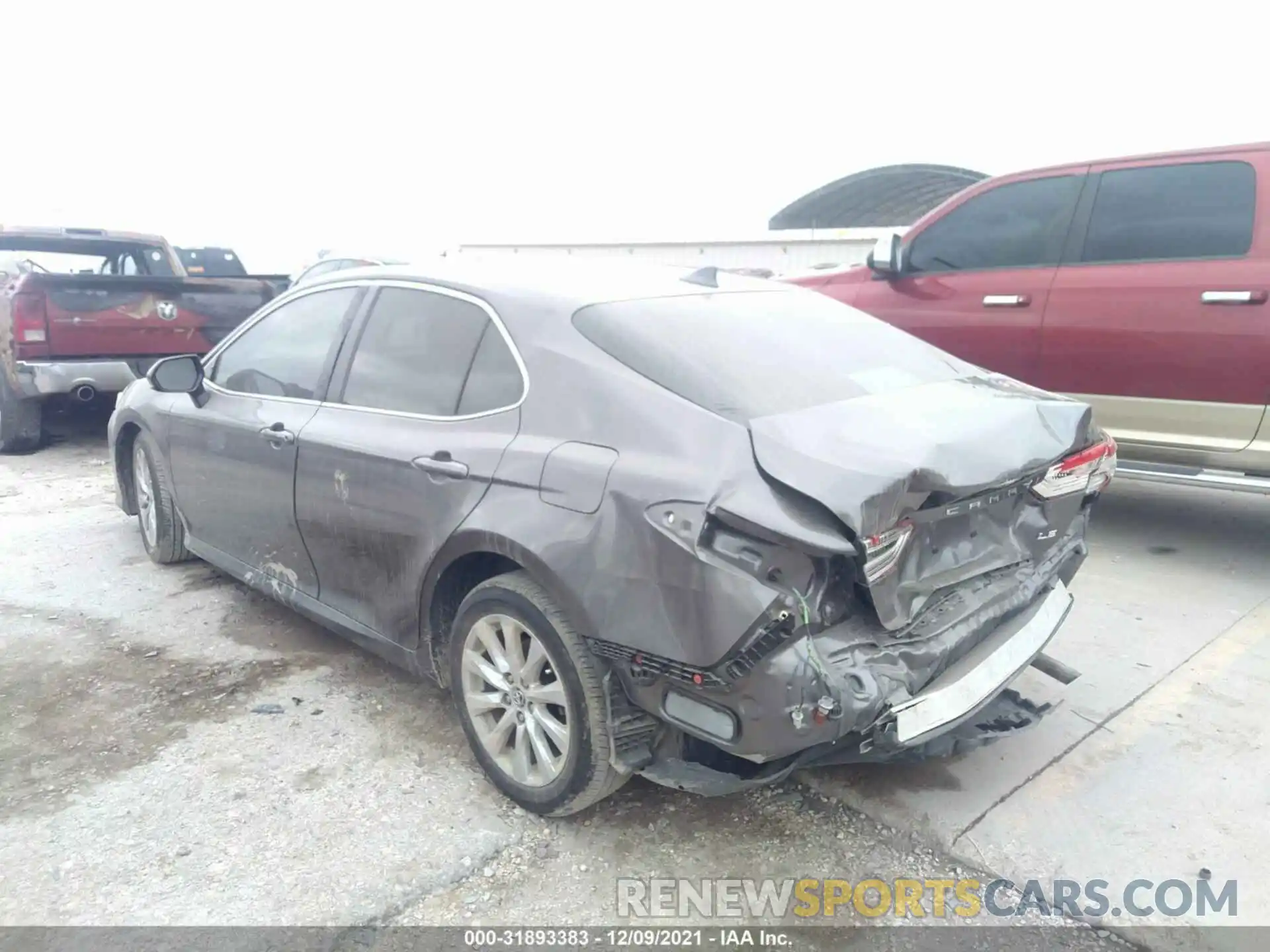 3 Photograph of a damaged car 4T1C11AK6LU914584 TOYOTA CAMRY 2020