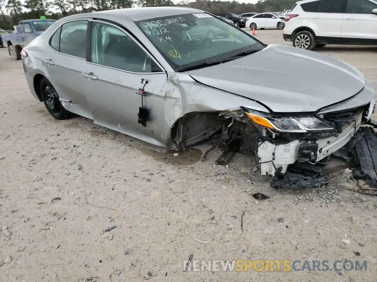 9 Photograph of a damaged car 4T1C11AK6LU917954 TOYOTA CAMRY 2020