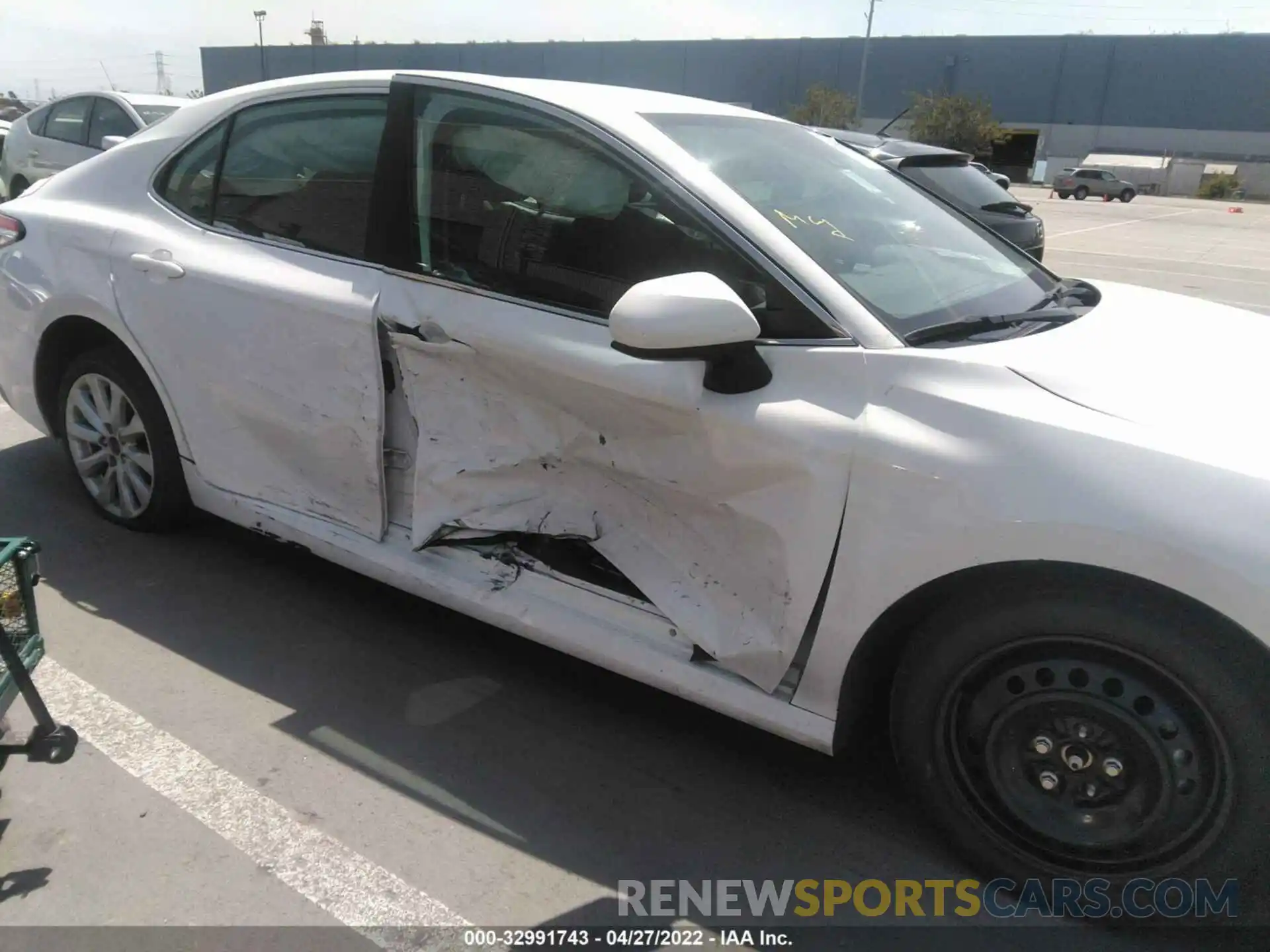 6 Photograph of a damaged car 4T1C11AK6LU927416 TOYOTA CAMRY 2020