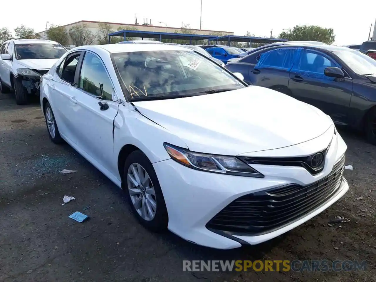 1 Photograph of a damaged car 4T1C11AK6LU930901 TOYOTA CAMRY 2020