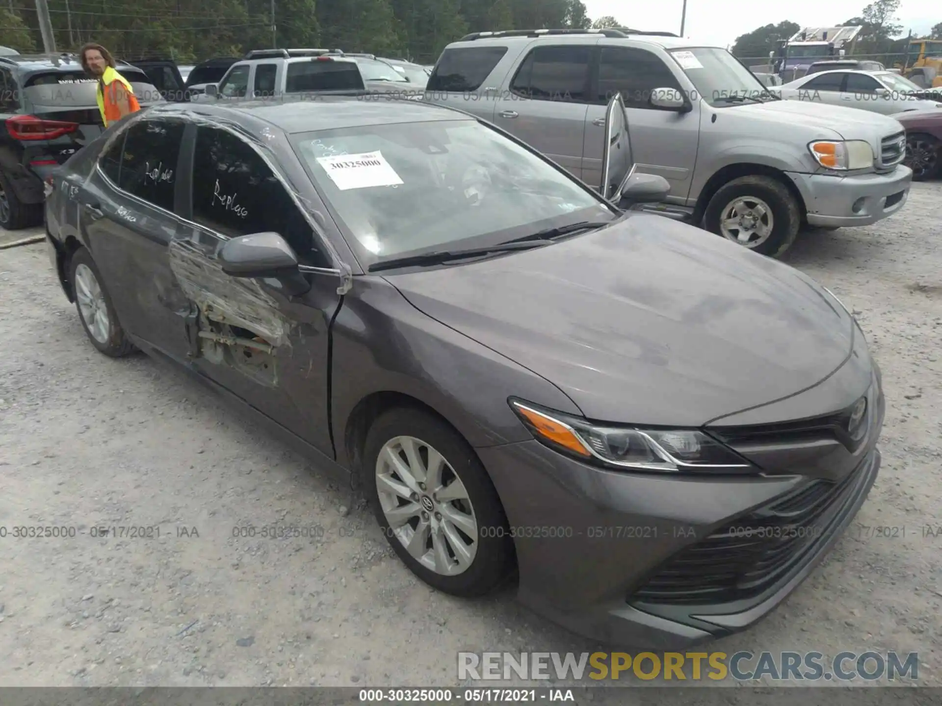 1 Photograph of a damaged car 4T1C11AK6LU935189 TOYOTA CAMRY 2020