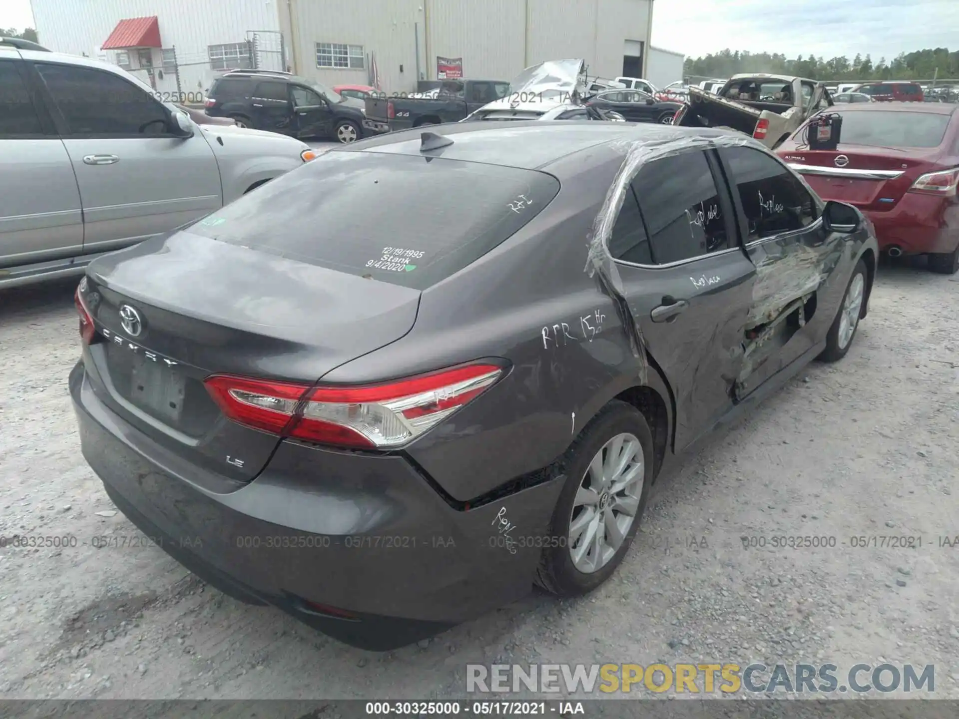 4 Photograph of a damaged car 4T1C11AK6LU935189 TOYOTA CAMRY 2020