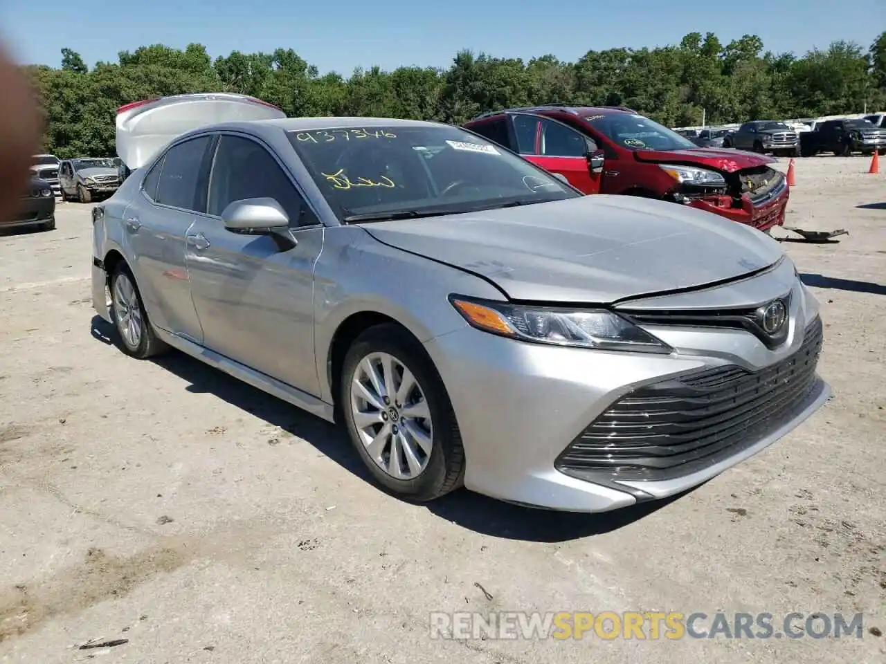 1 Photograph of a damaged car 4T1C11AK6LU937346 TOYOTA CAMRY 2020