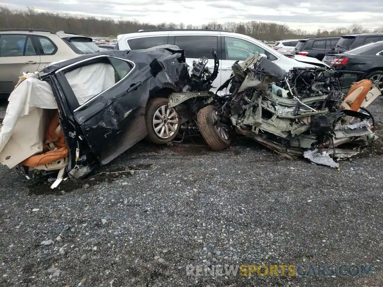 10 Photograph of a damaged car 4T1C11AK6LU947584 TOYOTA CAMRY 2020