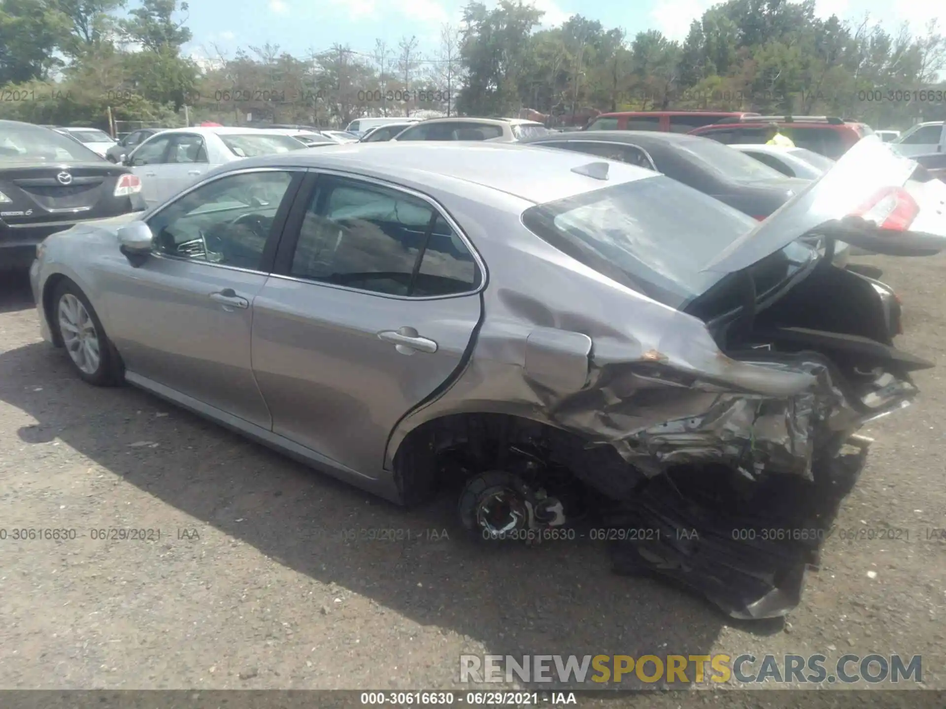 3 Photograph of a damaged car 4T1C11AK6LU955295 TOYOTA CAMRY 2020