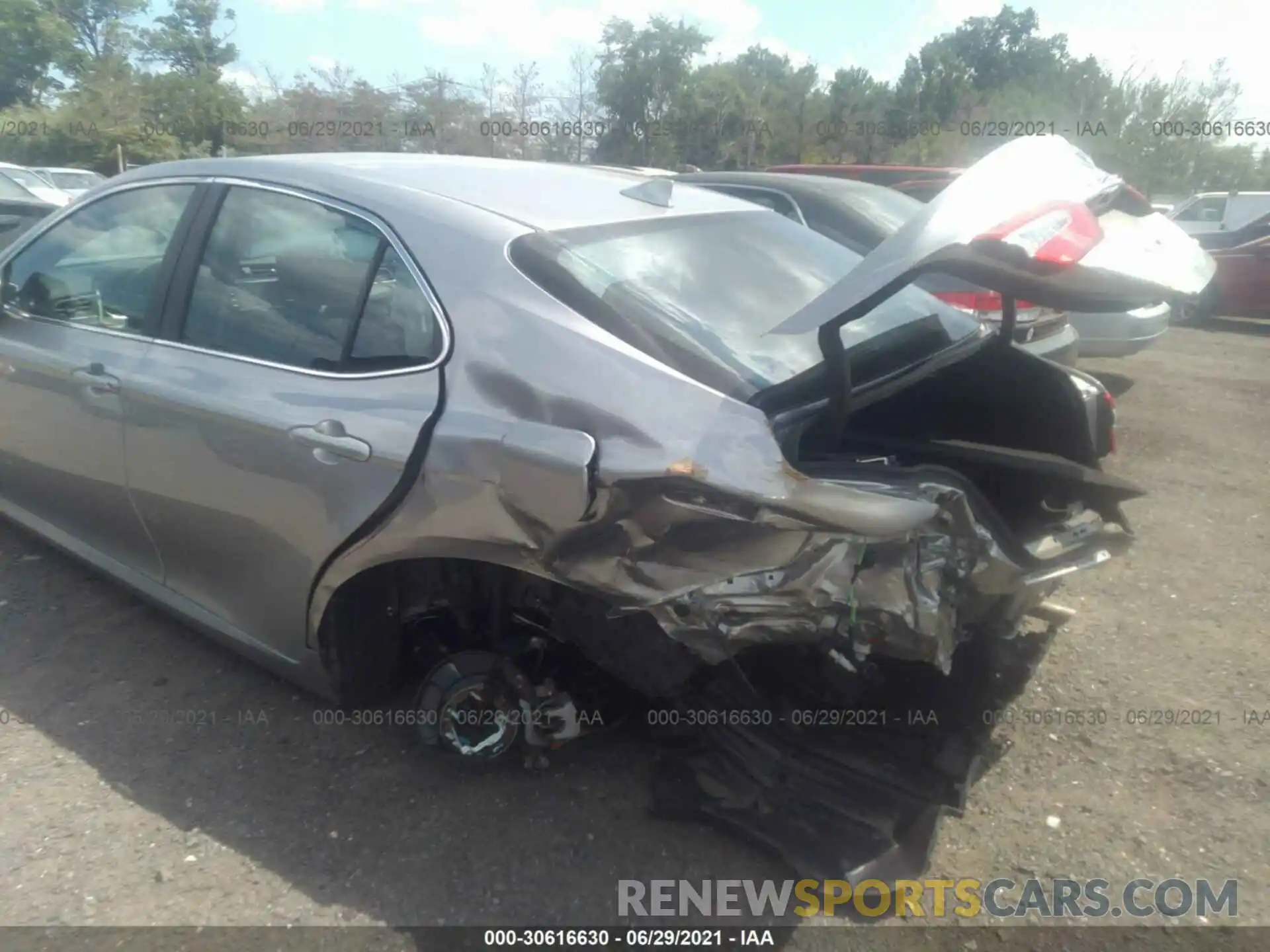 6 Photograph of a damaged car 4T1C11AK6LU955295 TOYOTA CAMRY 2020