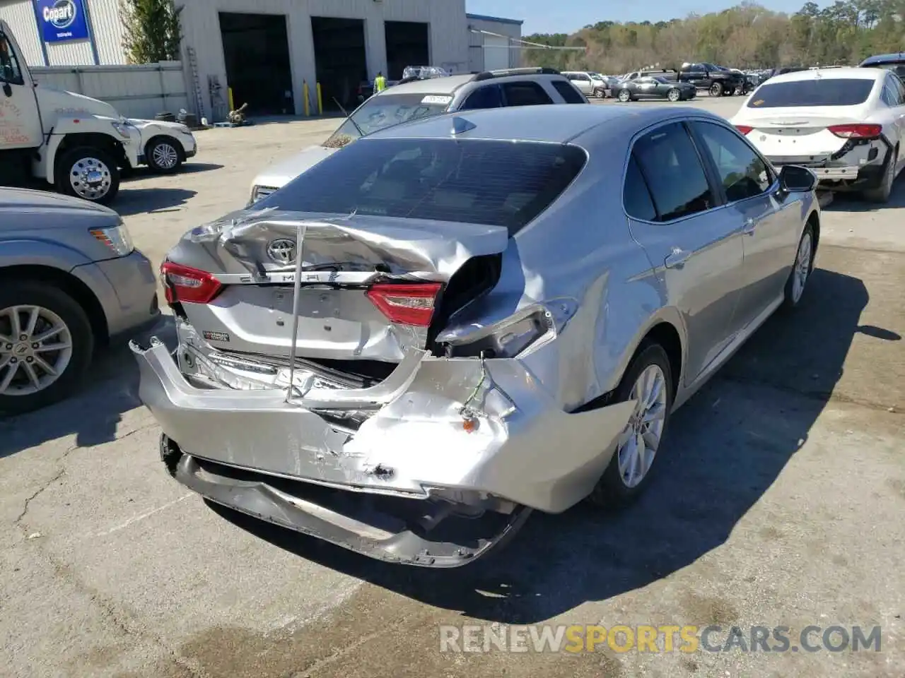 4 Photograph of a damaged car 4T1C11AK6LU955488 TOYOTA CAMRY 2020