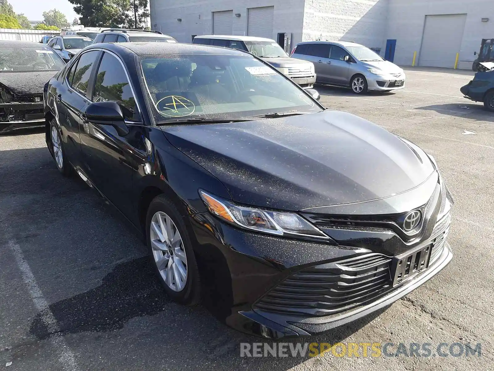 1 Photograph of a damaged car 4T1C11AK6LU957032 TOYOTA CAMRY 2020