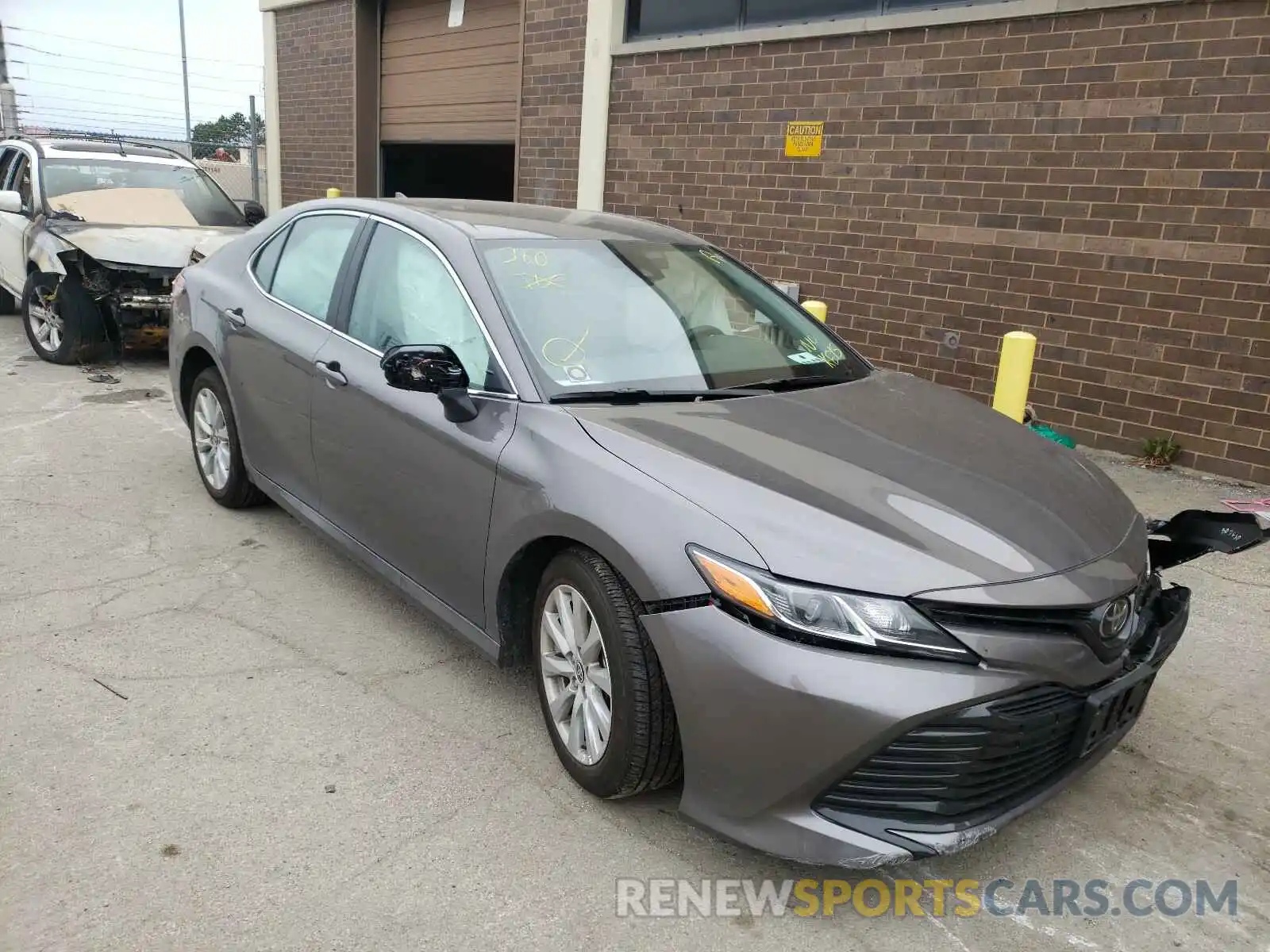 1 Photograph of a damaged car 4T1C11AK6LU970038 TOYOTA CAMRY 2020