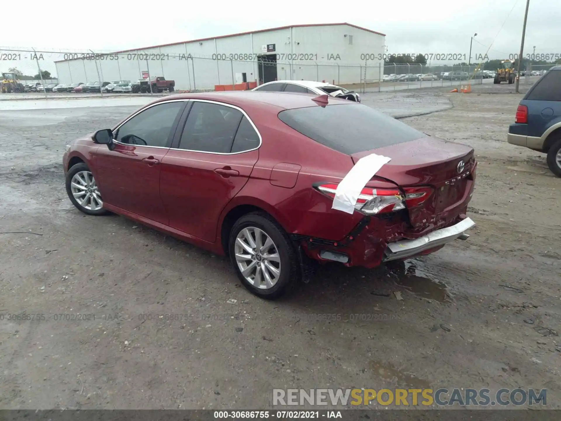 3 Photograph of a damaged car 4T1C11AK6LU975935 TOYOTA CAMRY 2020