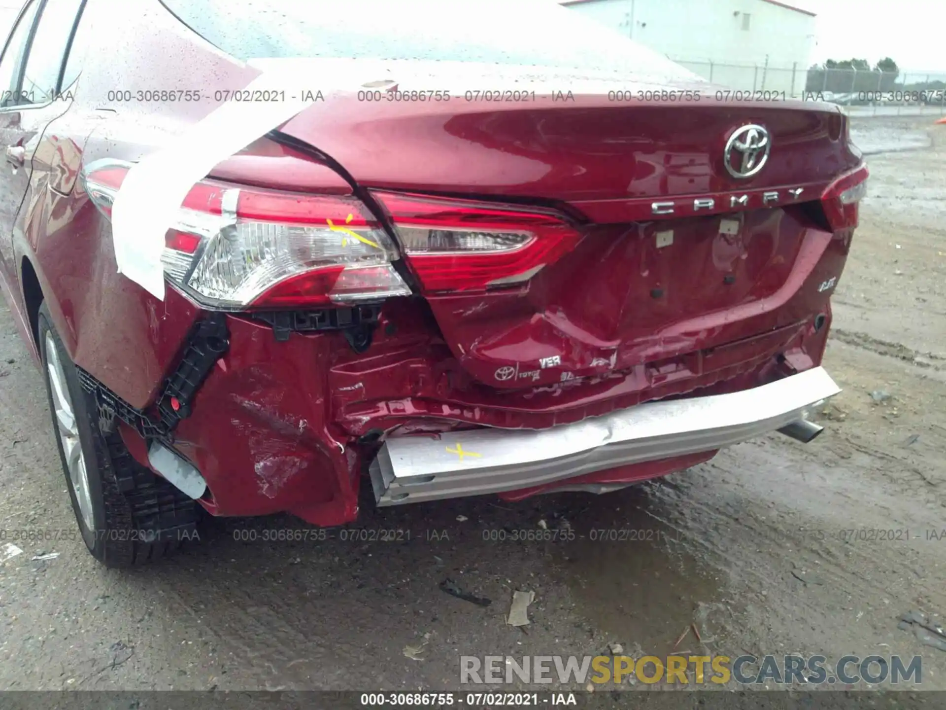 6 Photograph of a damaged car 4T1C11AK6LU975935 TOYOTA CAMRY 2020