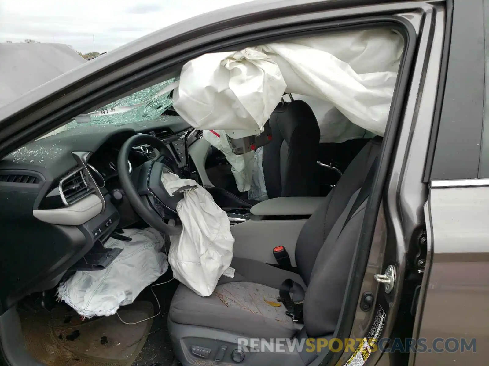 5 Photograph of a damaged car 4T1C11AK6LU990449 TOYOTA CAMRY 2020