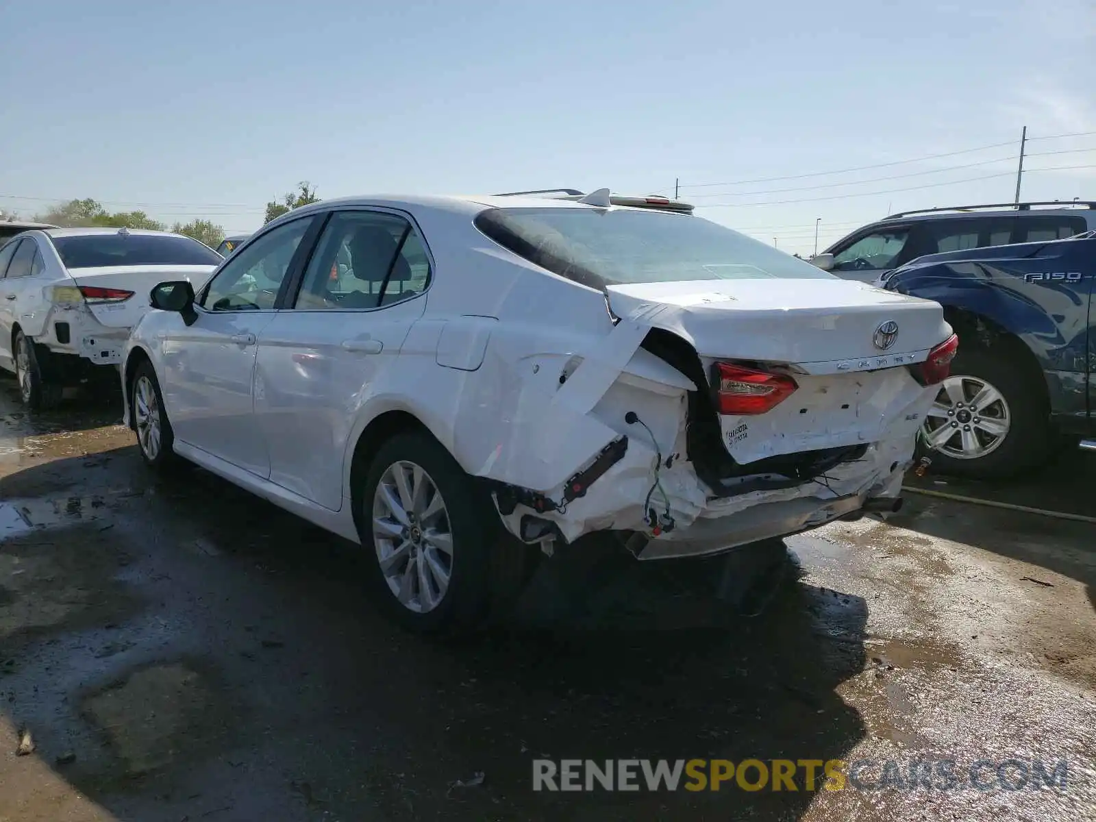 3 Photograph of a damaged car 4T1C11AK6LU997756 TOYOTA CAMRY 2020