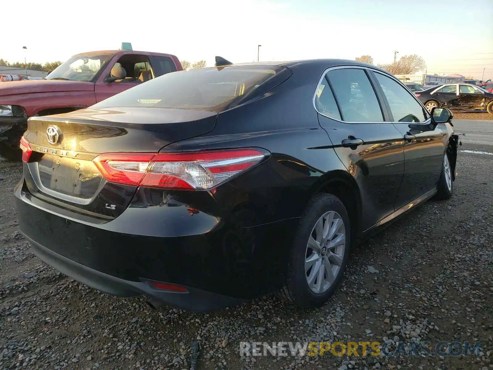 4 Photograph of a damaged car 4T1C11AK7LU331361 TOYOTA CAMRY 2020