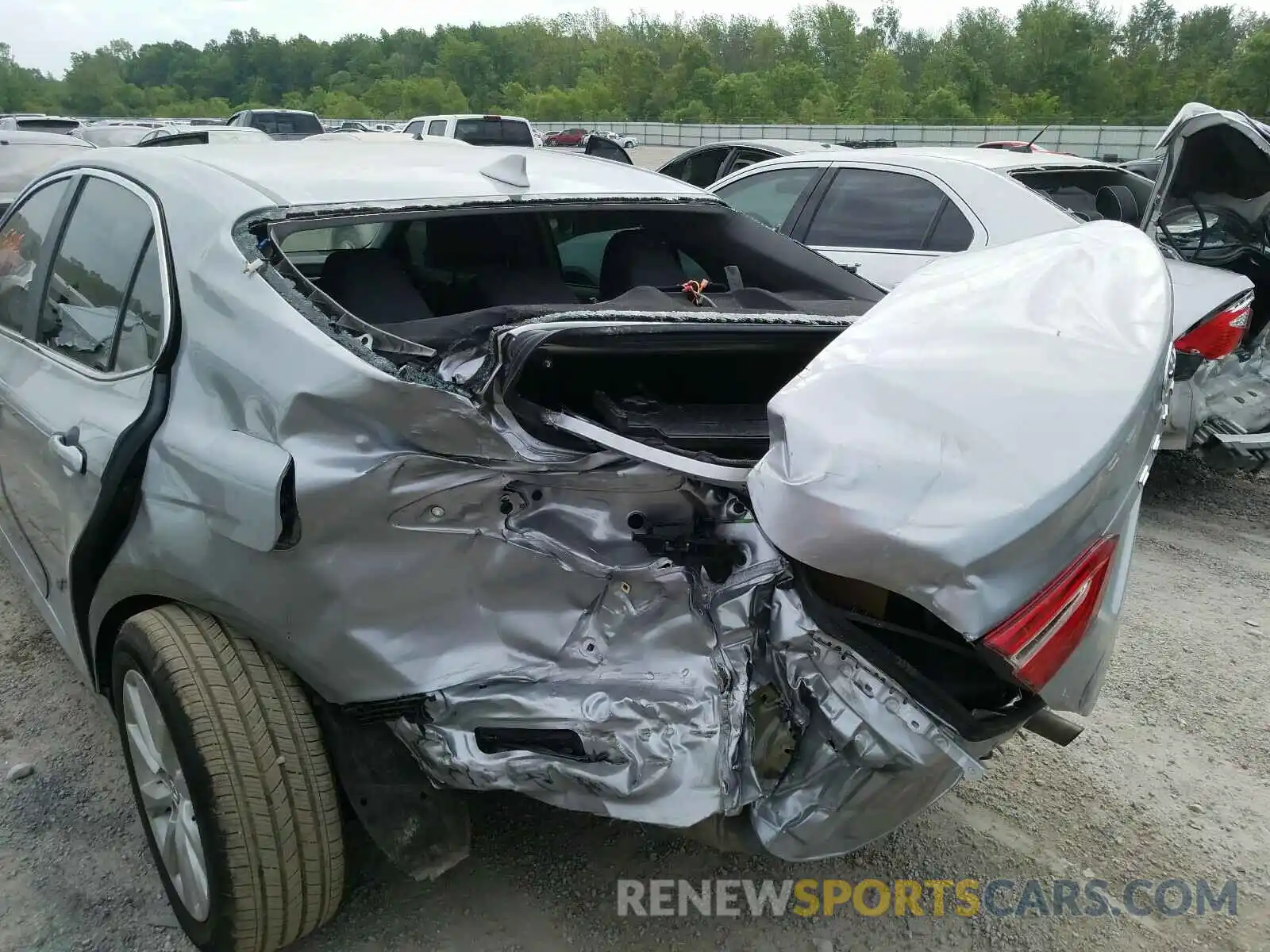 9 Photograph of a damaged car 4T1C11AK7LU340173 TOYOTA CAMRY 2020