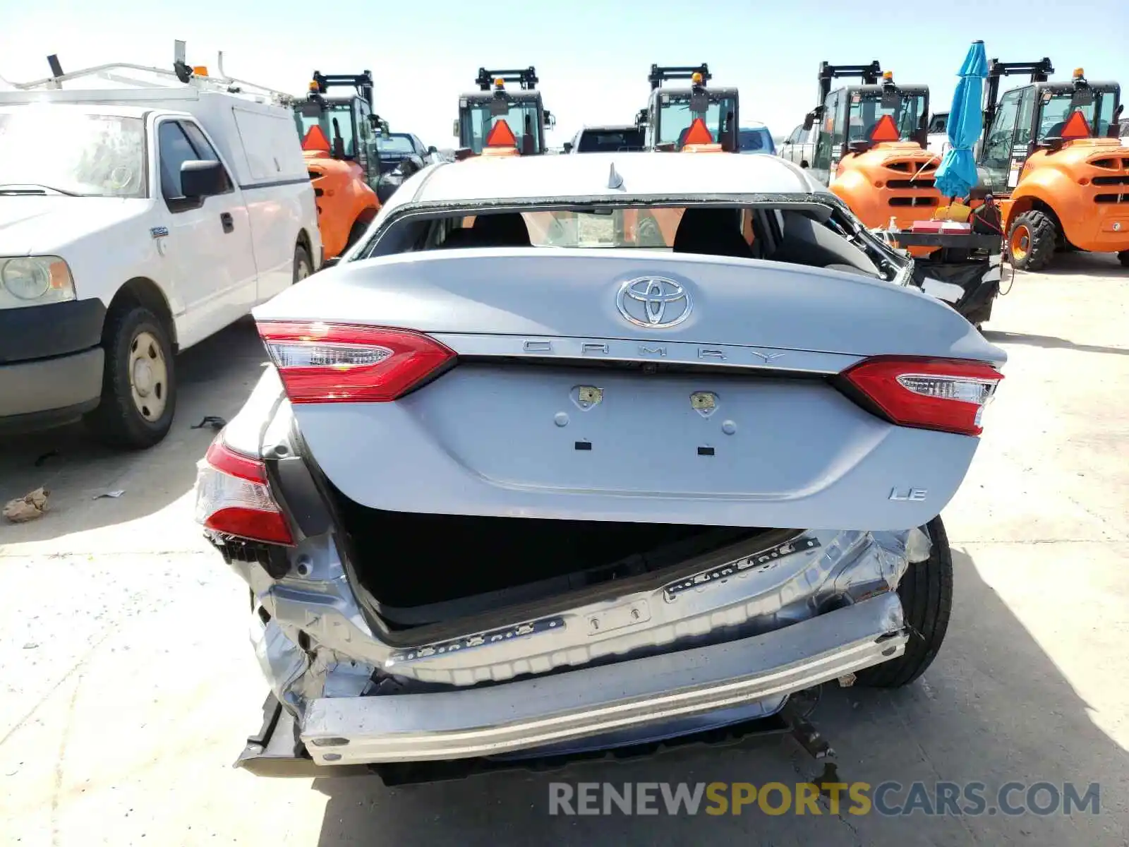 9 Photograph of a damaged car 4T1C11AK7LU341825 TOYOTA CAMRY 2020