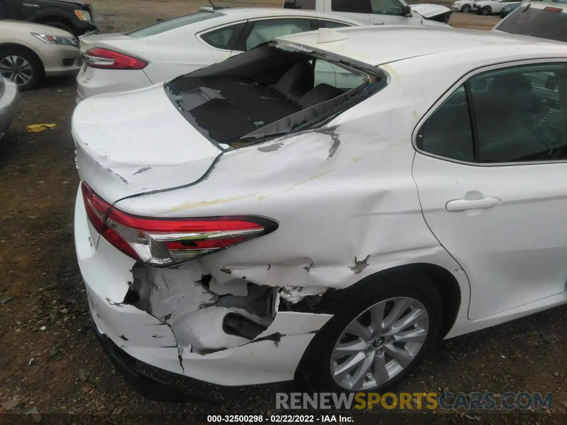 12 Photograph of a damaged car 4T1C11AK7LU343669 TOYOTA CAMRY 2020