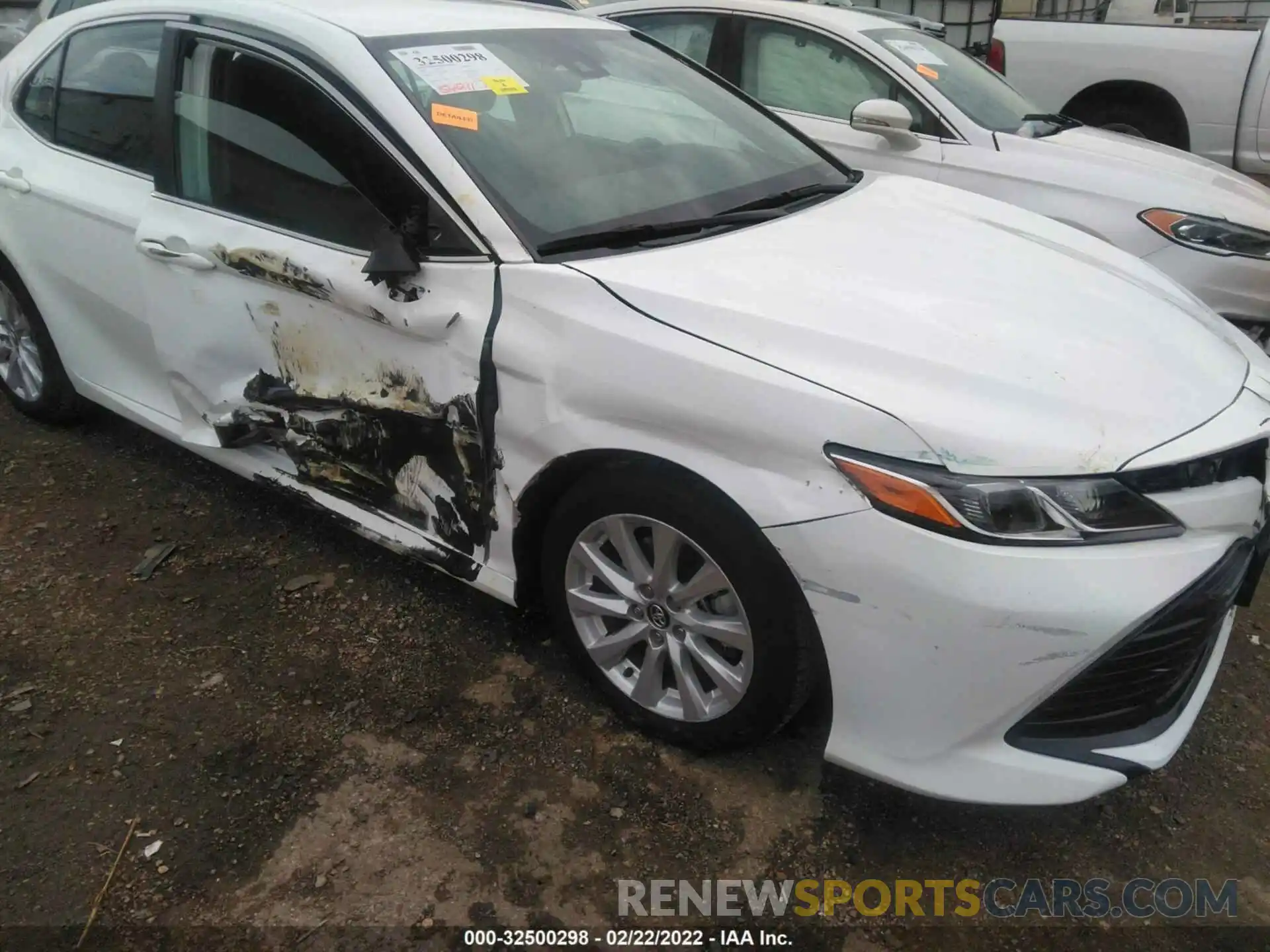 6 Photograph of a damaged car 4T1C11AK7LU343669 TOYOTA CAMRY 2020