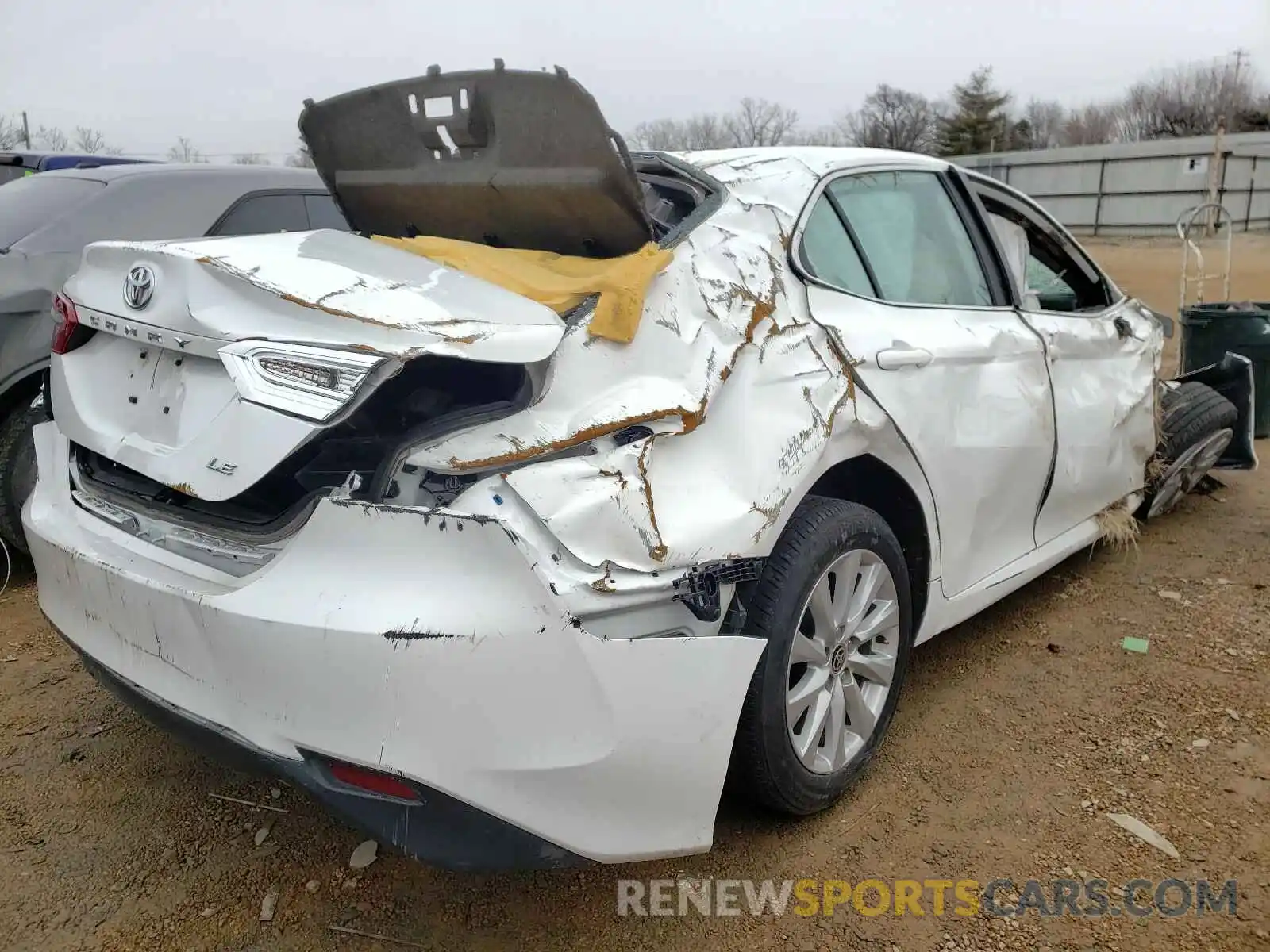 4 Photograph of a damaged car 4T1C11AK7LU357622 TOYOTA CAMRY 2020