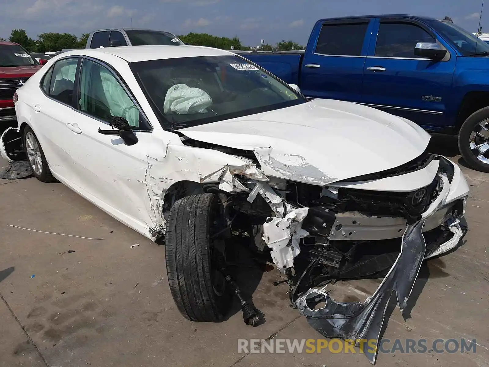 1 Photograph of a damaged car 4T1C11AK7LU358835 TOYOTA CAMRY 2020